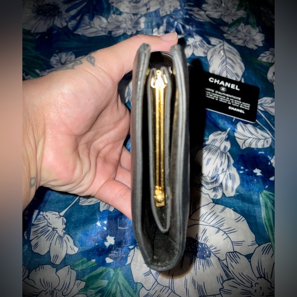 CHANEL Authentic Lambskin Wallet - Picture 11 of 11